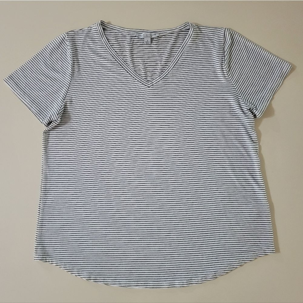 Green Envelope V-neck Short-Sleeve Black Stripe Pullover Tee